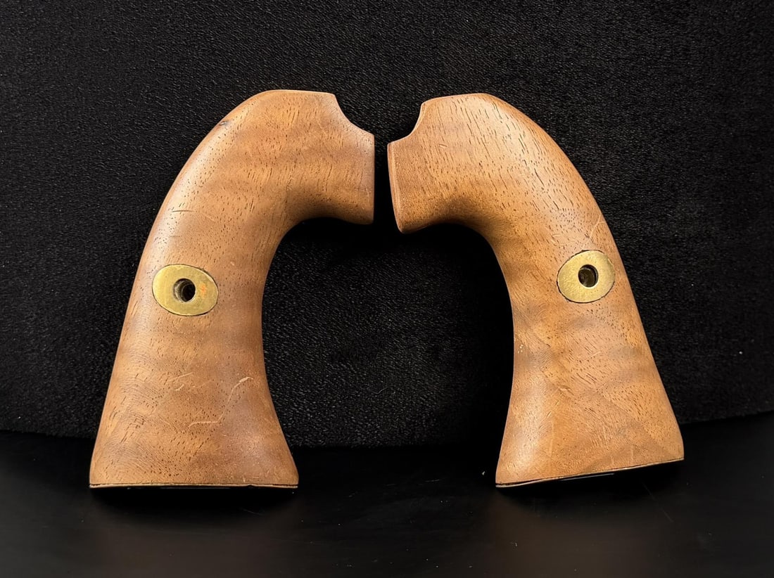 Colt Bisley Custom Made Maple Pistol Grips (1 of 4)