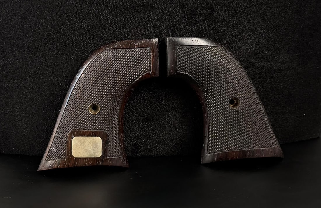 Colt Single Action Ebony Pistol Grips: No screw.