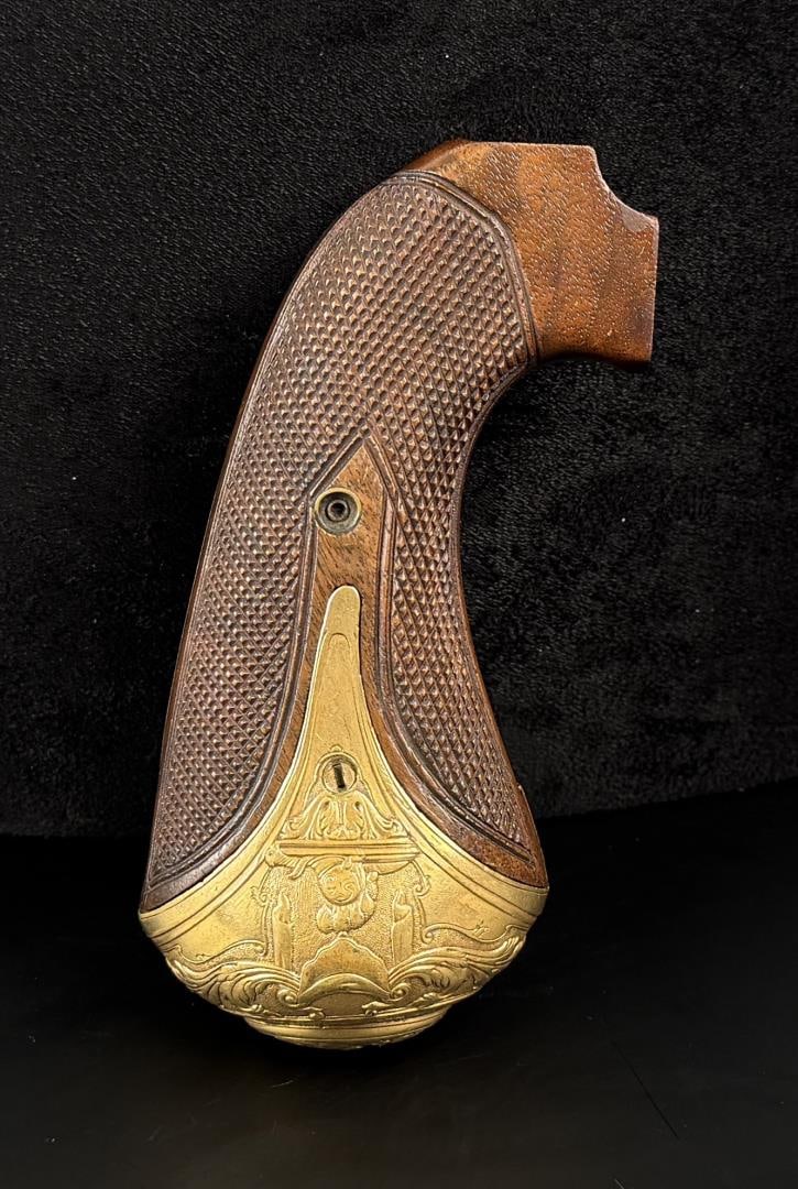 Unusual Colt Bisley European Pistol Grips (1 of 7)