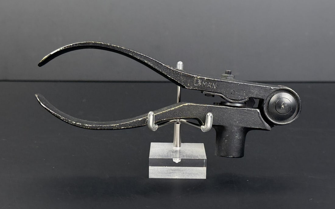 Lyman Ideal Reloading Tool: No inserts.
