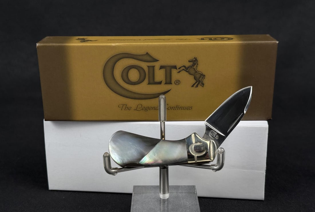 Colt CT566 Pocket Knife (1 of 6)