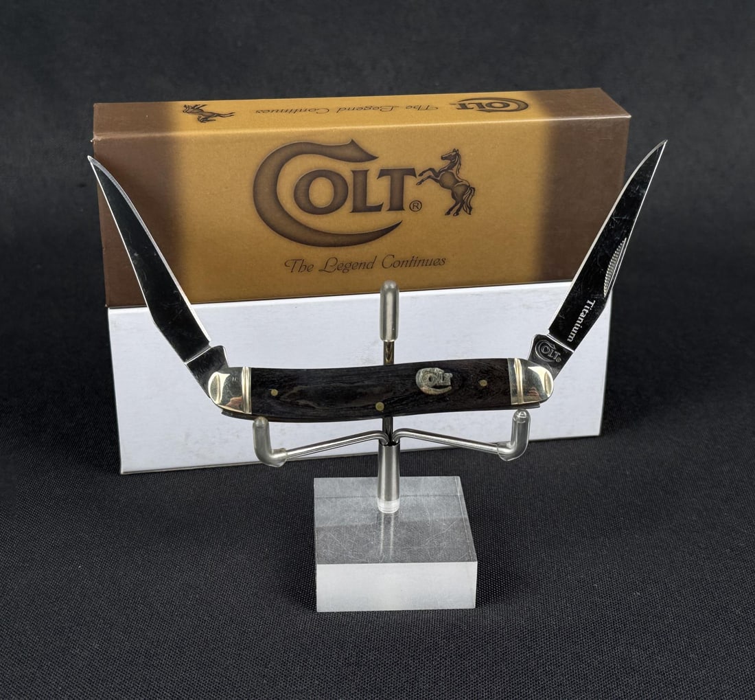 Colt CT315 Pocket Knife (1 of 7)