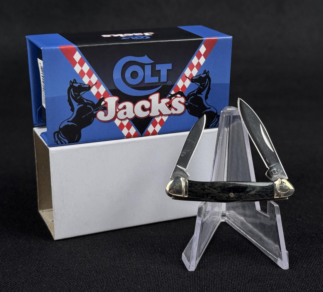 Colt CT677 Pocket Knife (1 of 6)