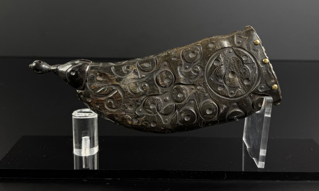 17th Century French Carved Powder Horn: 7 5/8" long.