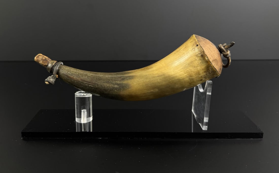 Early American Frontier Powder Horn: 8 7/8" long.