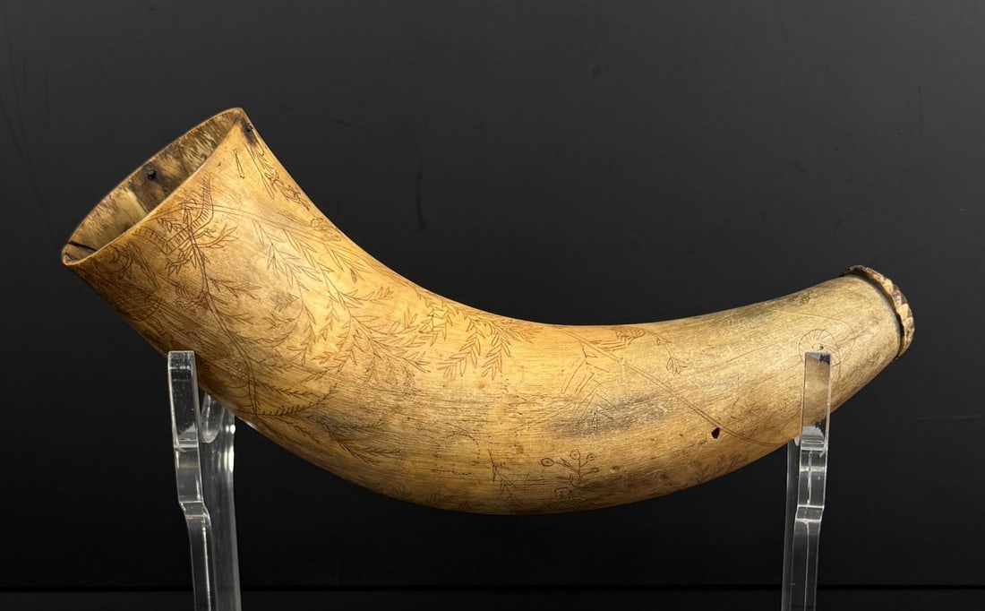 1750s British Unicorn Hunter Scrimshaw Powder Horn (1 of 15)