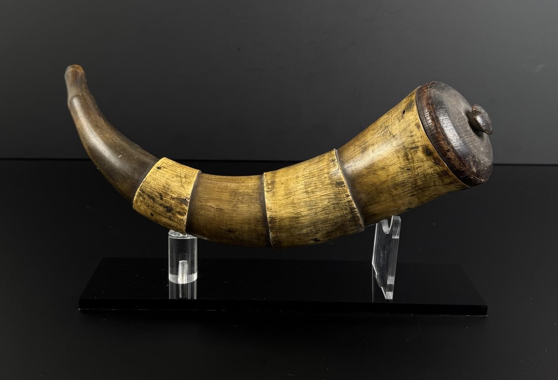 Early American Scrimshaw Powder Horn (1 of 4)