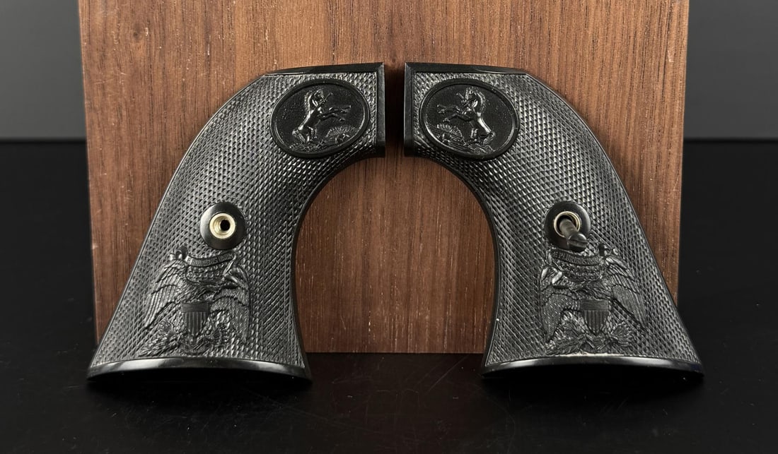 Factory Colt Single Action Army Pistol Grips: Nice set with screw