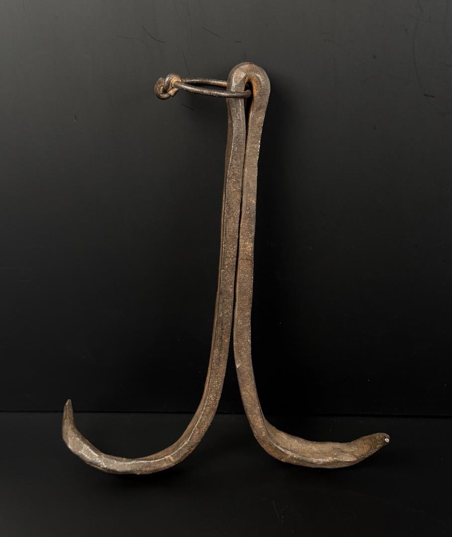 Hand Forged Bear or Wolf Trap Drag: 11 3/4" long.