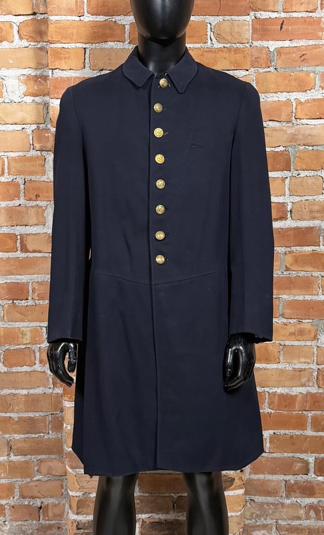 American Civil War Union Navy Frock Coat: 19" armpit to armpit, 17" shoulder to shoulder, 40 1/2" long. Mismatched buttons.