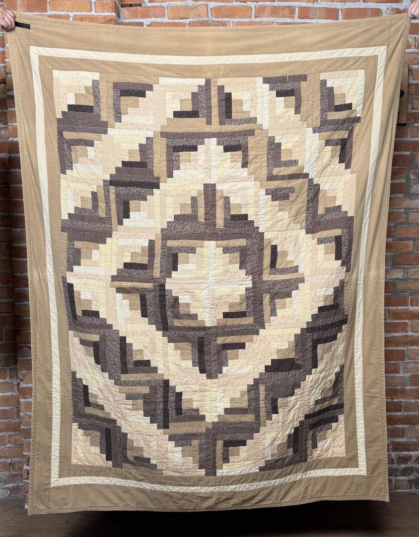 1920s Amish Log Cabin Barn Quilt (1 of 6)