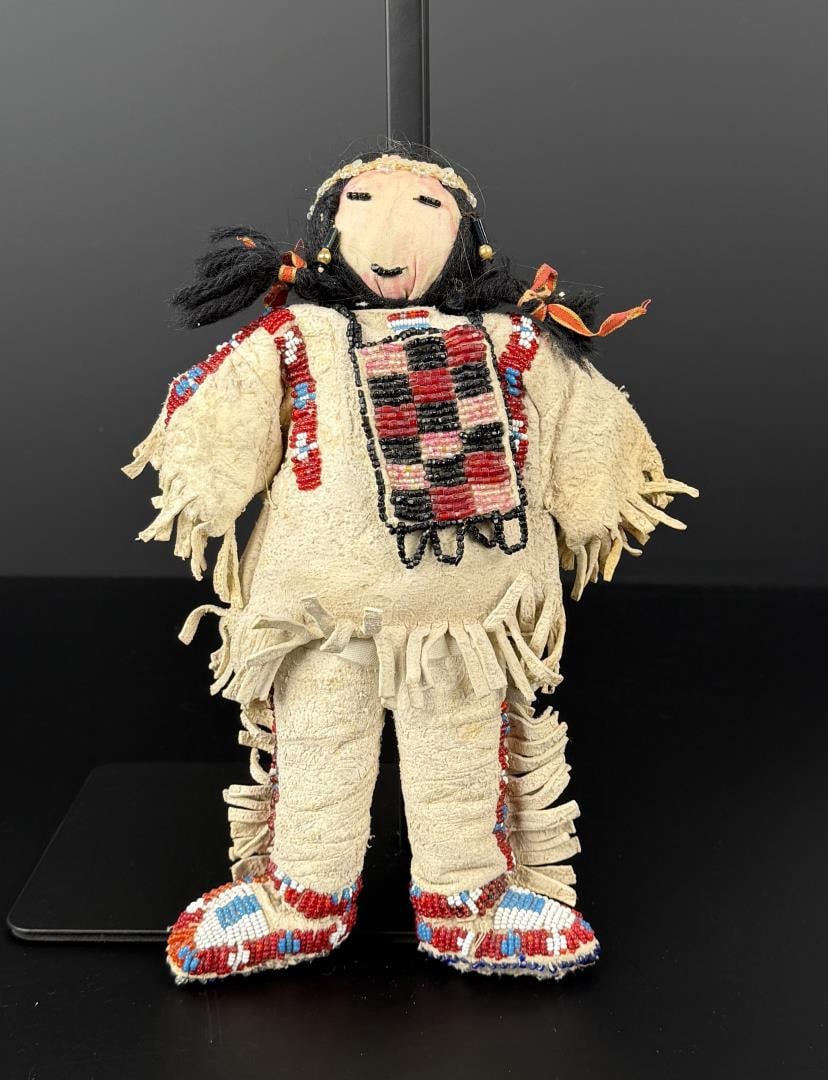 Montana Blackfoot American Indian Beaded Doll (1 of 4)