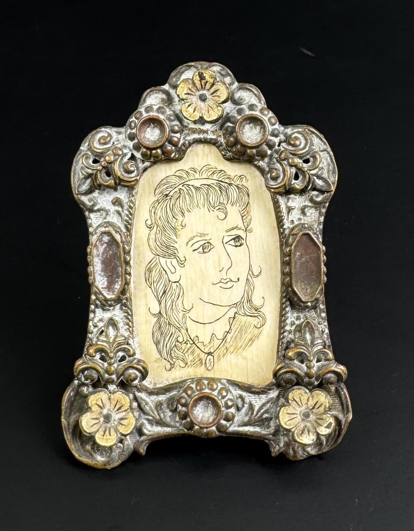Whaler Made Scrimshaw Sailors Valentine Portrait (1 of 4)