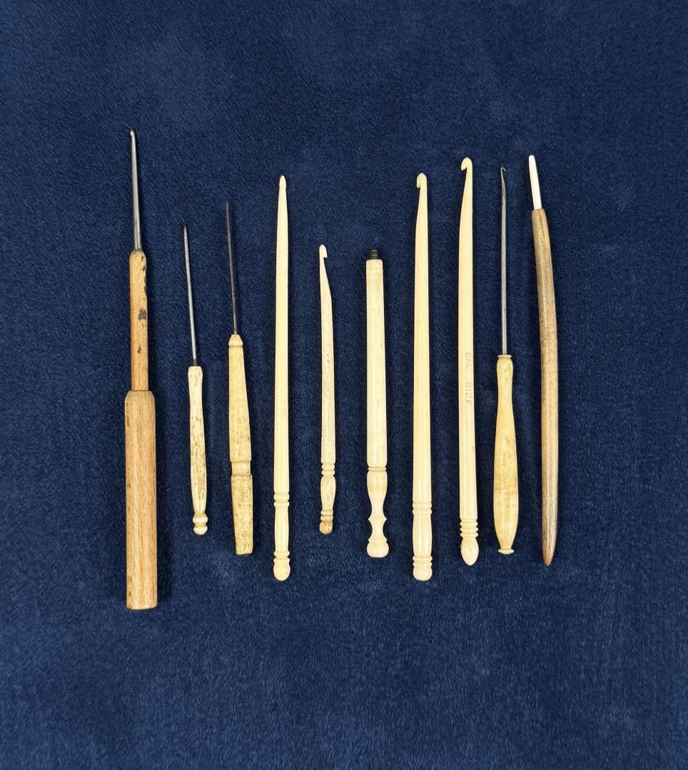 Civil War Whaler Made Whale Bone Crochet Hooks: Nice grouping.
