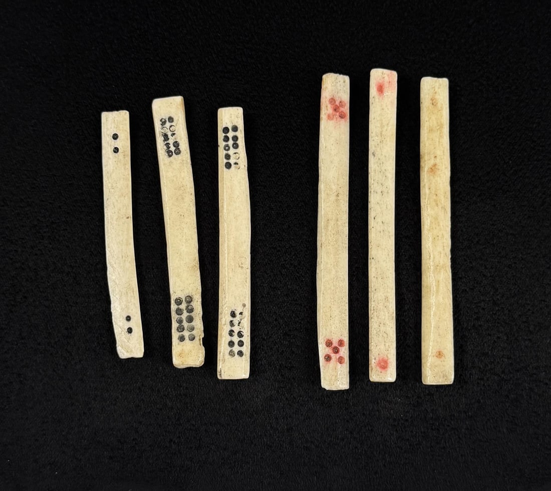 Civil War Whaler Made Whale Bone Dominoes: Nice grouping.
