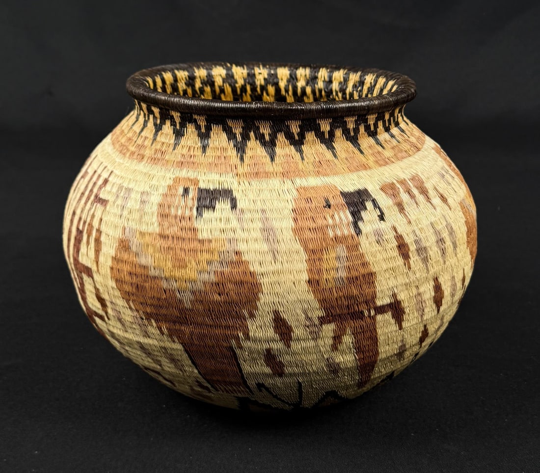 Wounaan Embera Panamanian Rainforest Basket: 8 3/4" diameter, 6 5/8" tall.