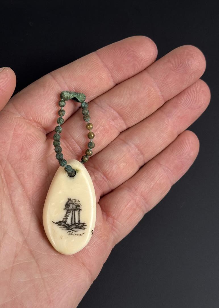 Alaskan Inuit Eskimo Scrimshaw Ivory Keychain (1 of 4)