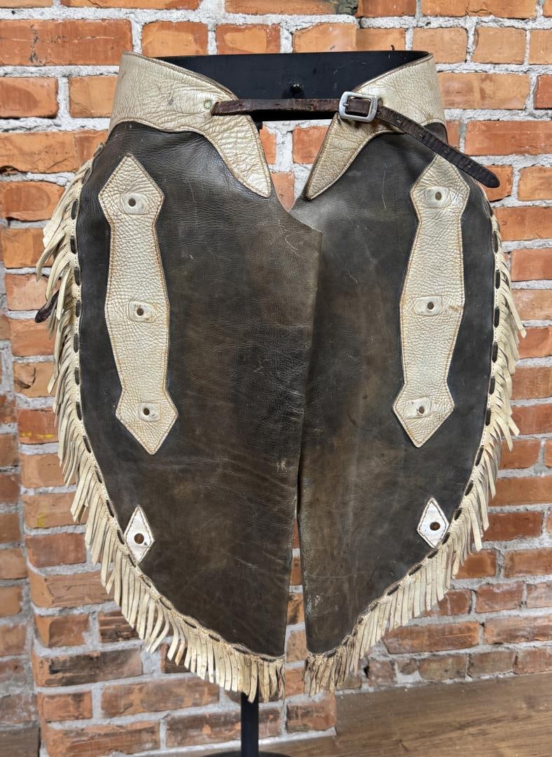Montana Batwing Fringe Cowboy Chinks Chaps (1 of 3)