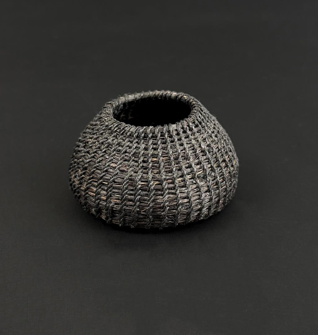 Linda Aguilar Chumash Indian Horsehair Basket (1 of 8)