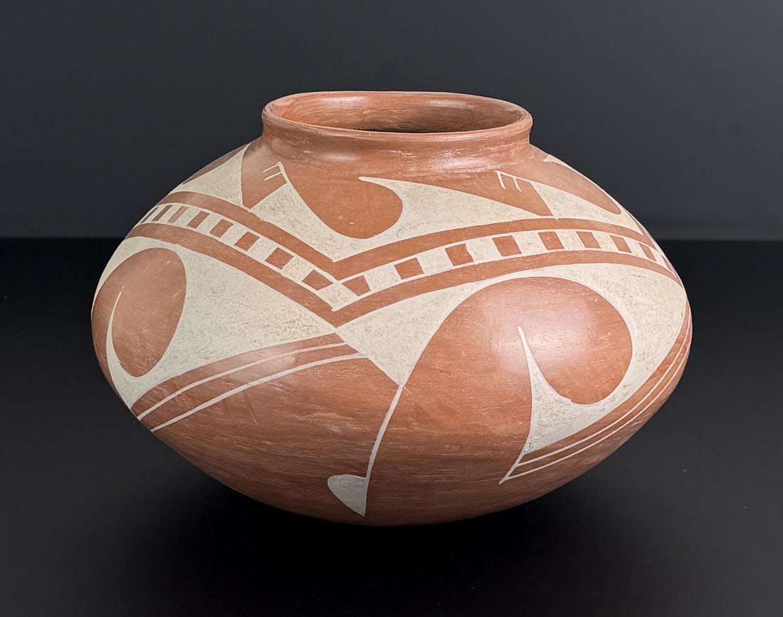 Pilo Mora Mata Ortiz Pottery Jar (1 of 7)