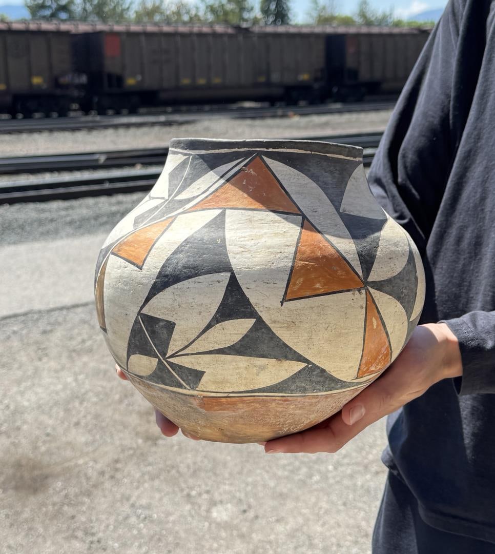 Historic Acoma Pueblo Olla Water Pot Jar (1 of 7)