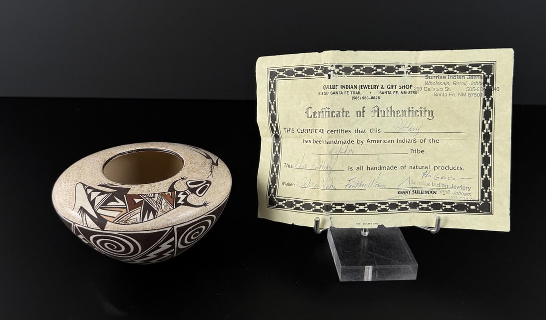 Sylvia Naha Featherwoman Hopi Pottery Jar (1 of 12)