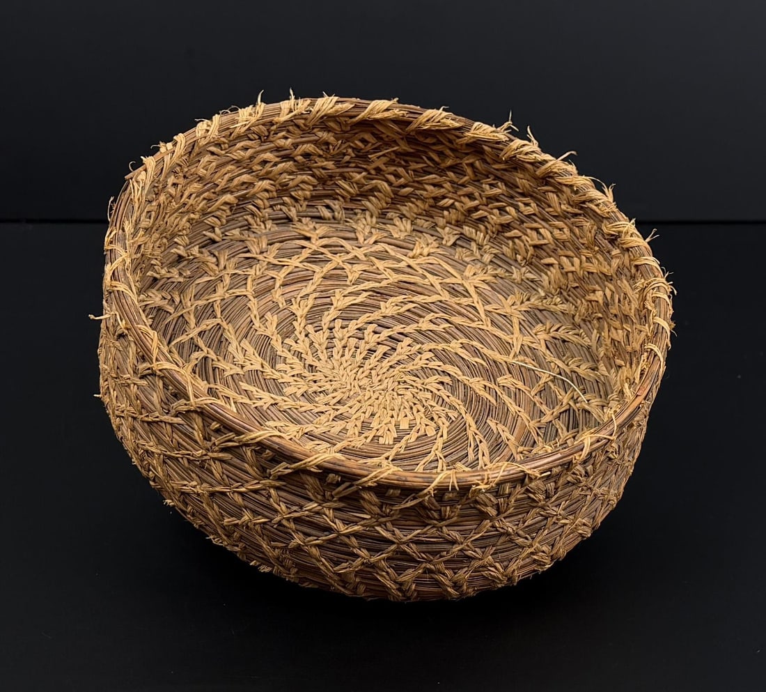 Coushatta Pine Needle Native American Basket (1 of 5)