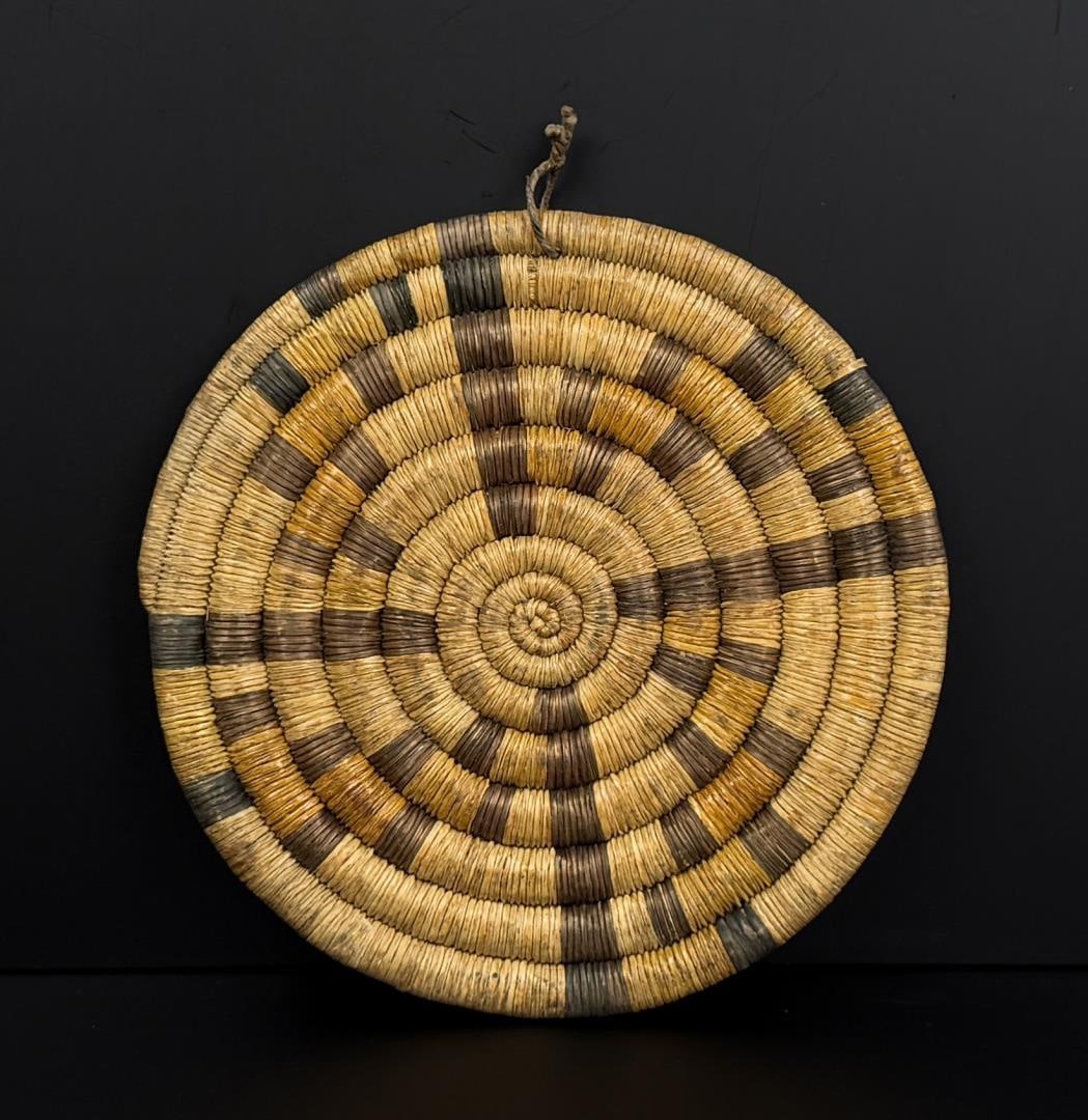 Hopi Native American Indian Second Mesa Basket: 7 3/4" diameter.
