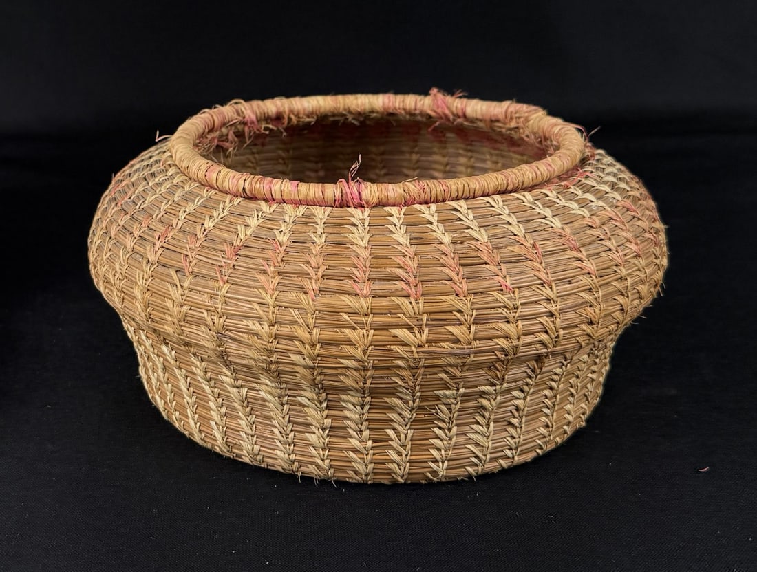 Coushatta Pine Needle Indian Basket: 8 1/4" diameter, 4" tall.