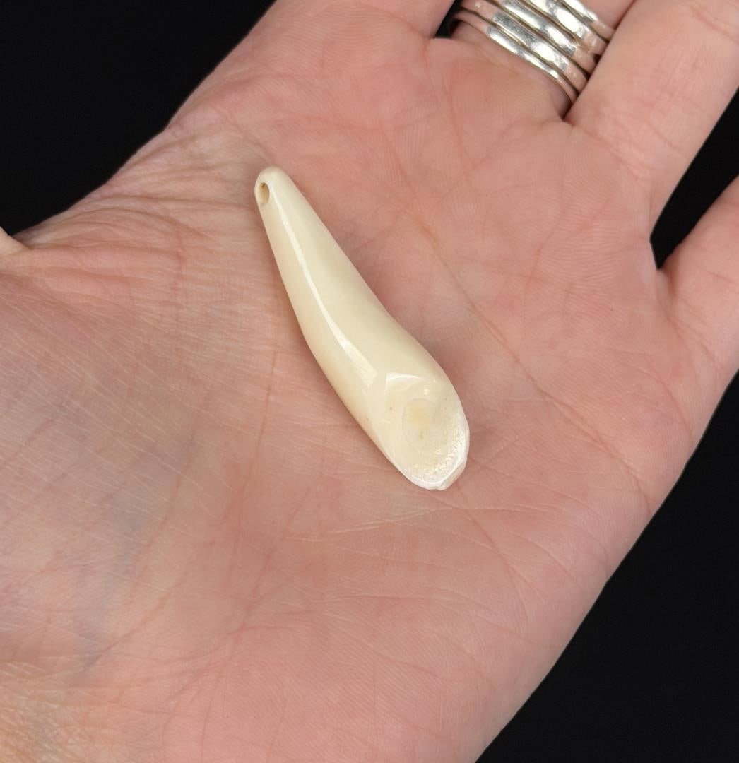 Alaskan Inuit Eskimo Carved Ivory Pendant (1 of 2)