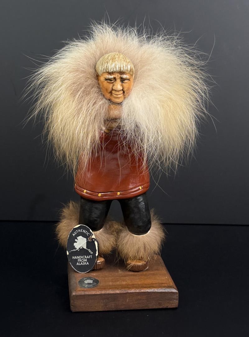 Alaskan Inuit Eskimo Statue (1 of 7)