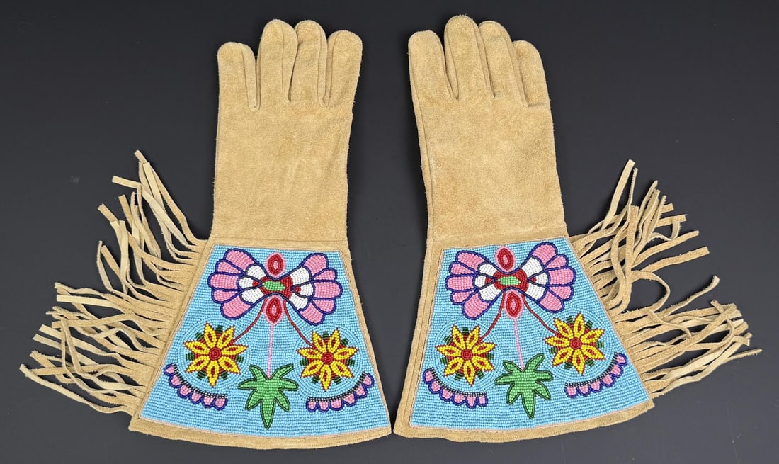 Plateau Native American Indian Beaded Gauntlets (1 of 6)