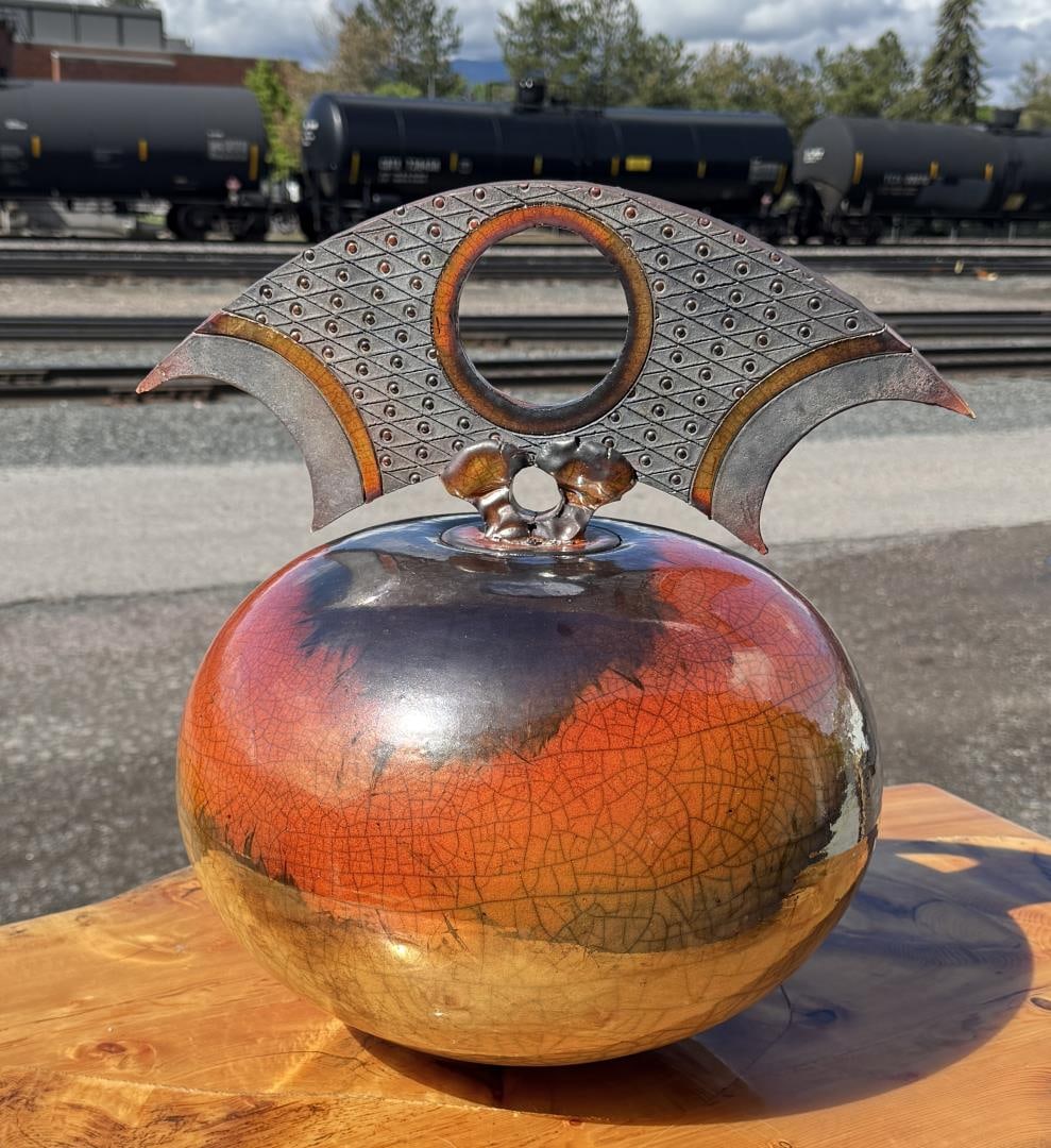 Bob Smith Studio Pottery Raku Lidded Pot (1 of 9)