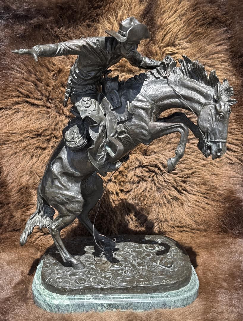 Lodge Size Frederic Remington Bronco Buster Bronze (1 of 11)