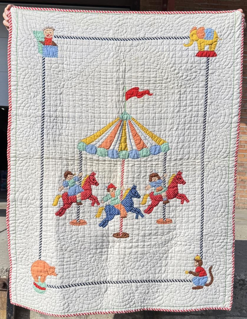 1930s Applique Merry Go Round Quilt (1 of 3)