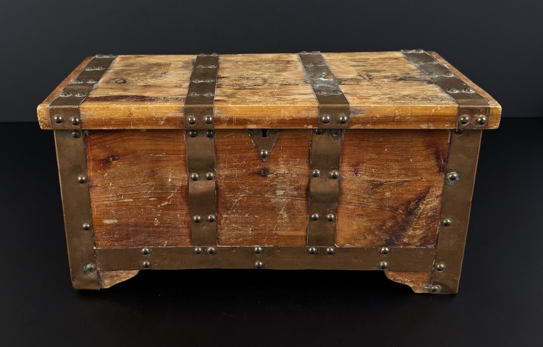 Cedar Treasure Chest Jewelry Box (1 of 7)