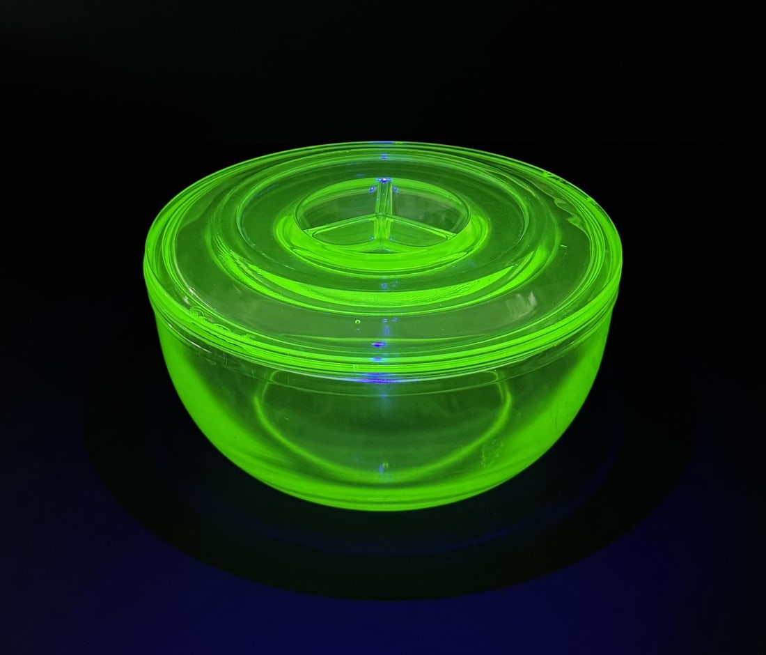 Jeannette Uranium Glass Refrigerator Bowl (1 of 8)