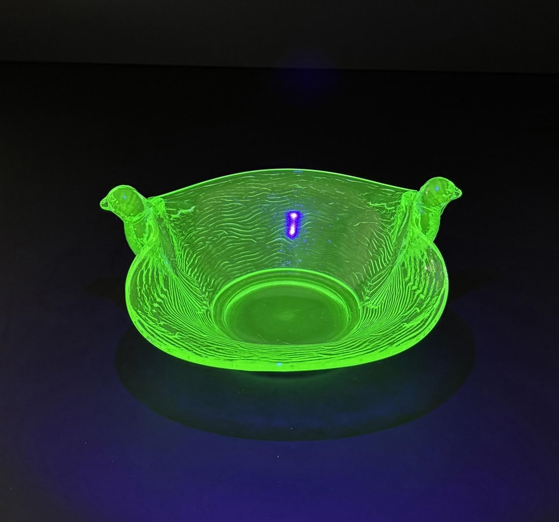 Fenton Uranium Glass Swan Bird Bowl (1 of 6)
