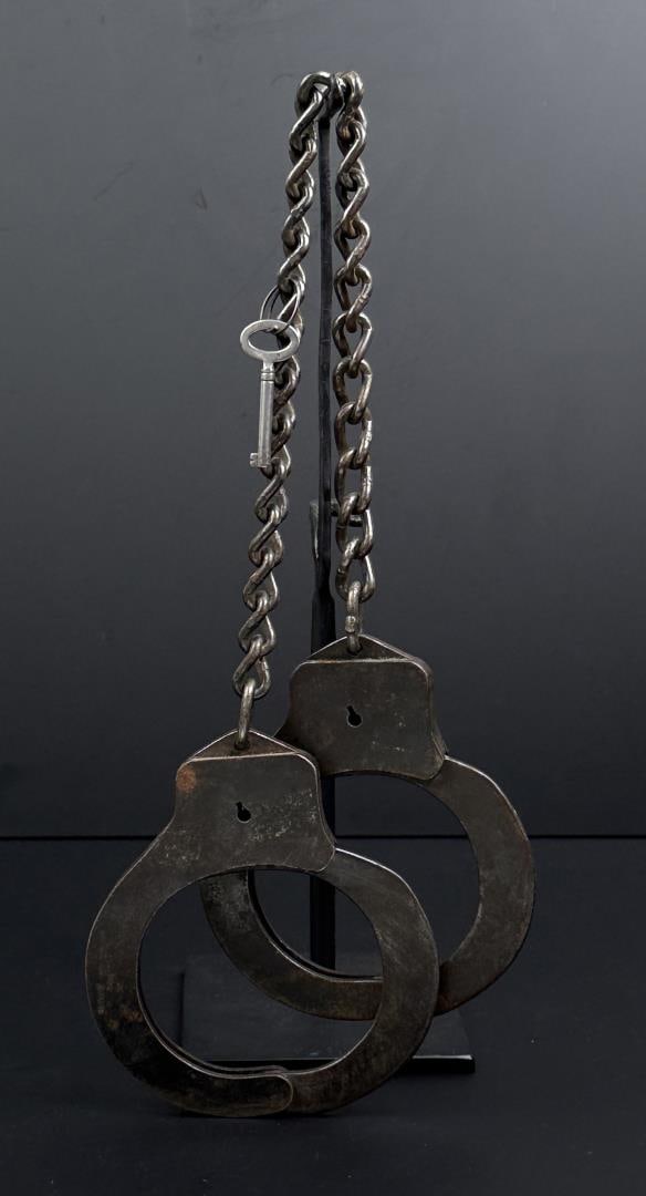 Leg Irons Handcuff Shackles: Nice set with key.