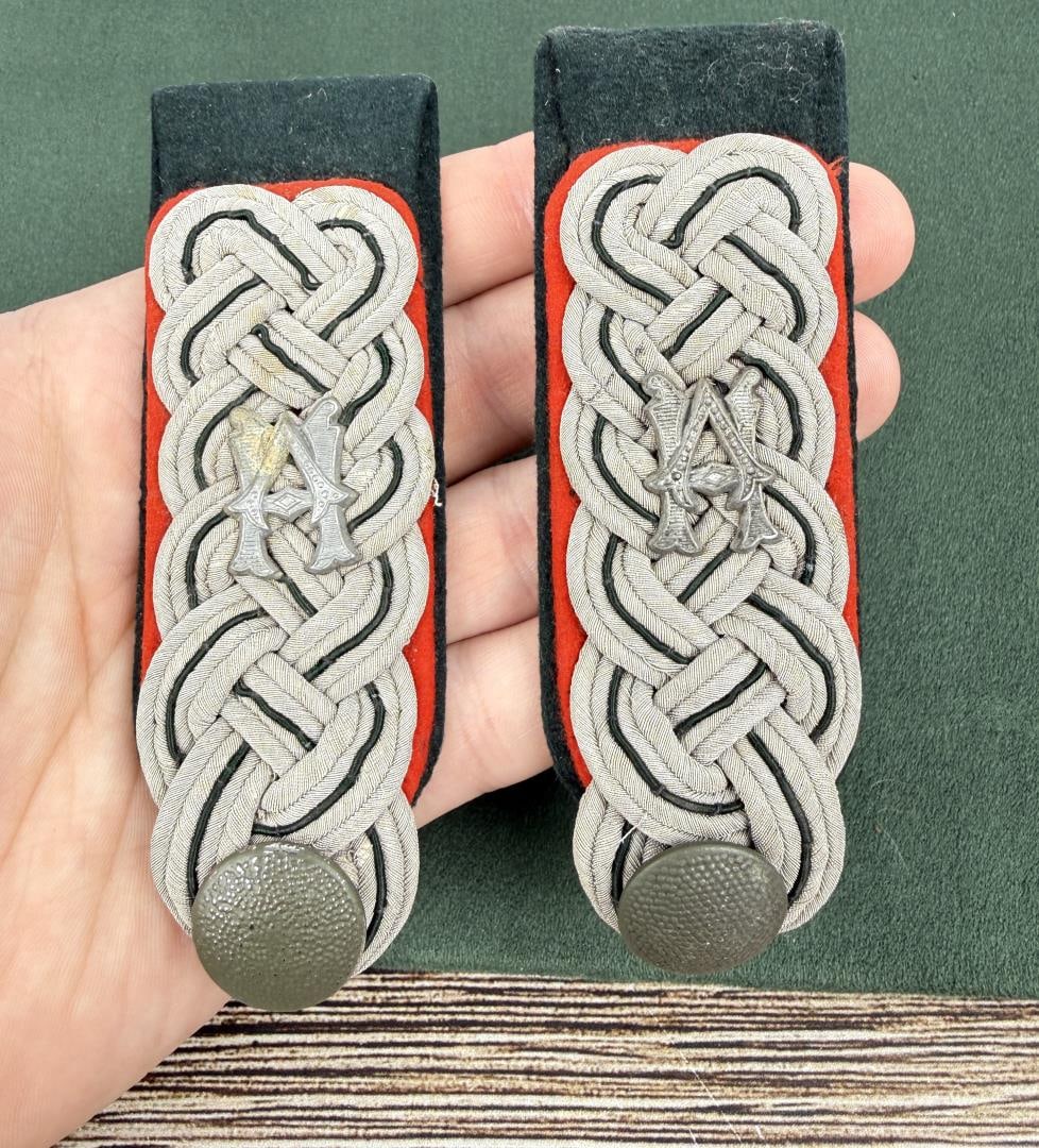 WW2 German Heer Shoulder Boards Administration: Judicial Wehrmacht Beamter. Nice original set.