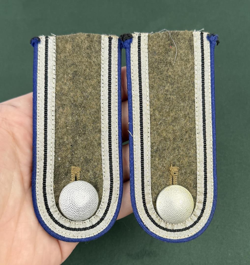 WW2 German RAD Shoulder Boards Truppfuhrer (1 of 3)