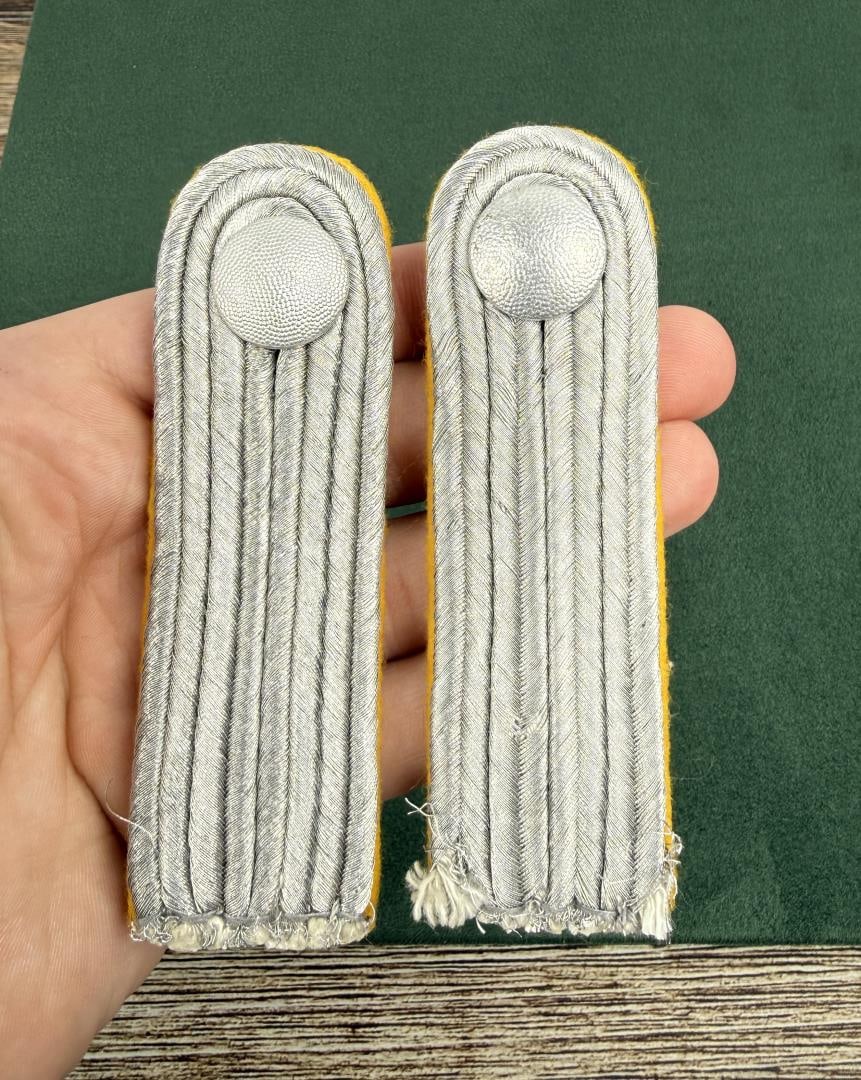 WW2 German Luftwaffe Shoulder Boards (1 of 4)