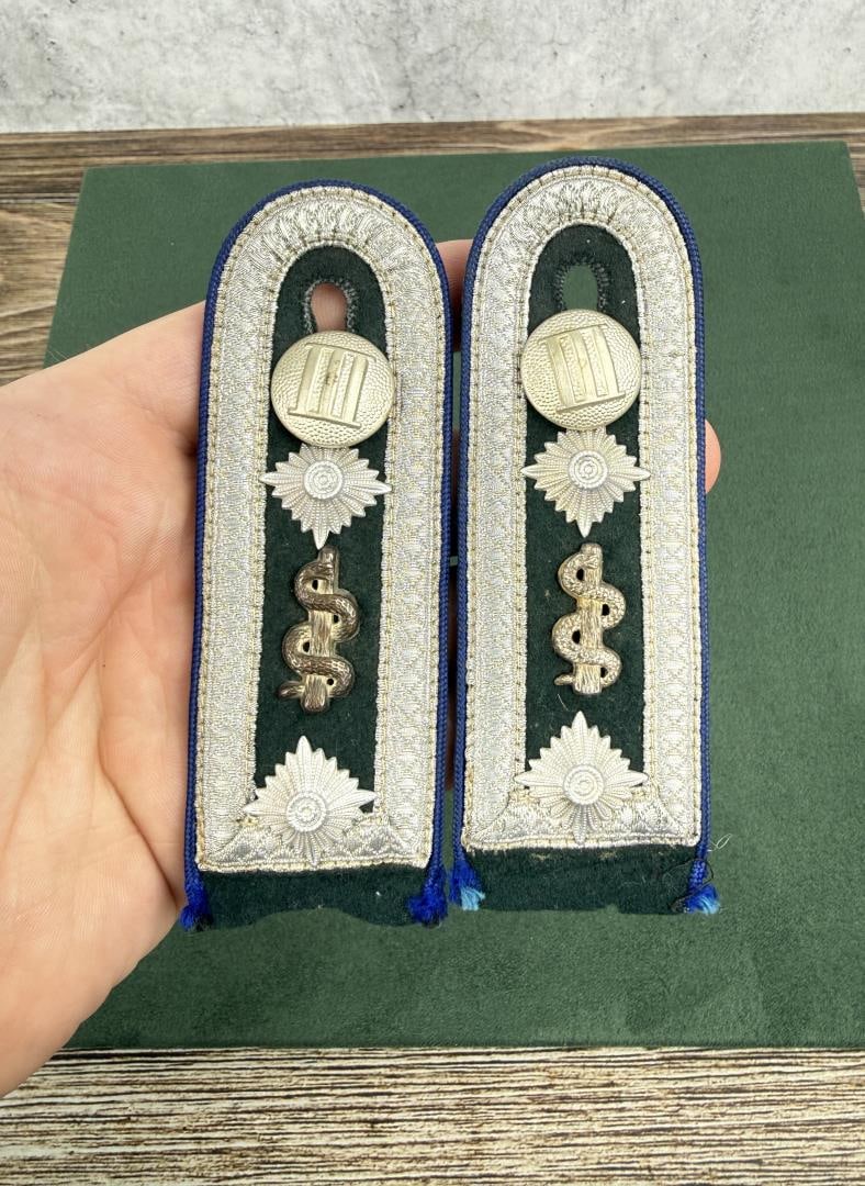 WW2 German Heer Medical Shoulder Boards: Oberfeldwebel medical shoulder boards. Nice original set.