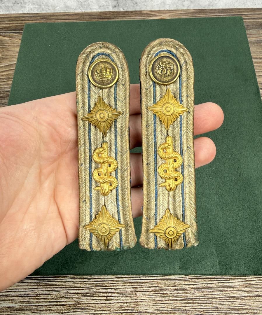 WW1 WWI Prussian Medical Shoulder Boards: Prussian Arzt shoulder boards. Nice original set.