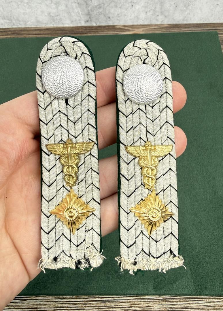WW2 German RAD Shoulder Boards (1 of 3)
