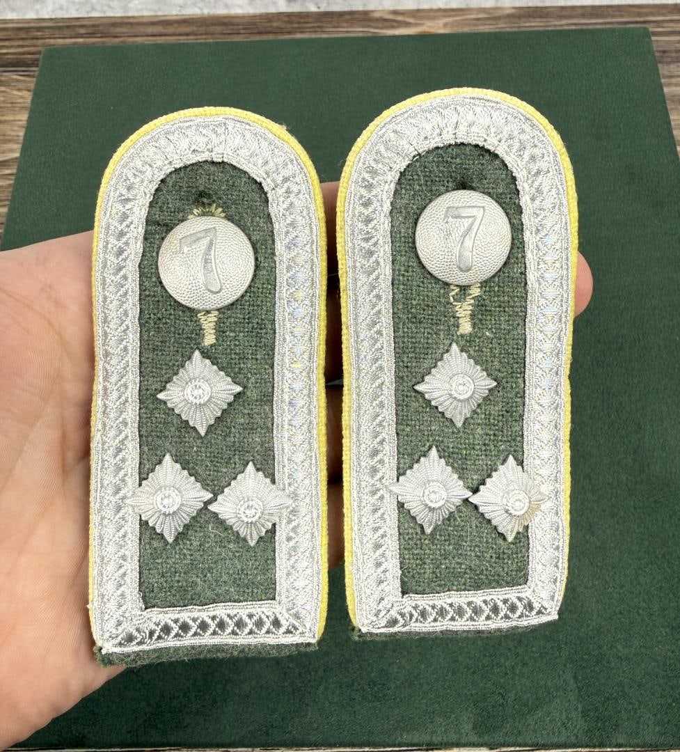 WW2 German Heer Signal Corps Shoulder Boards: Feldwebel signal corps shoulder boards. Nice original set.