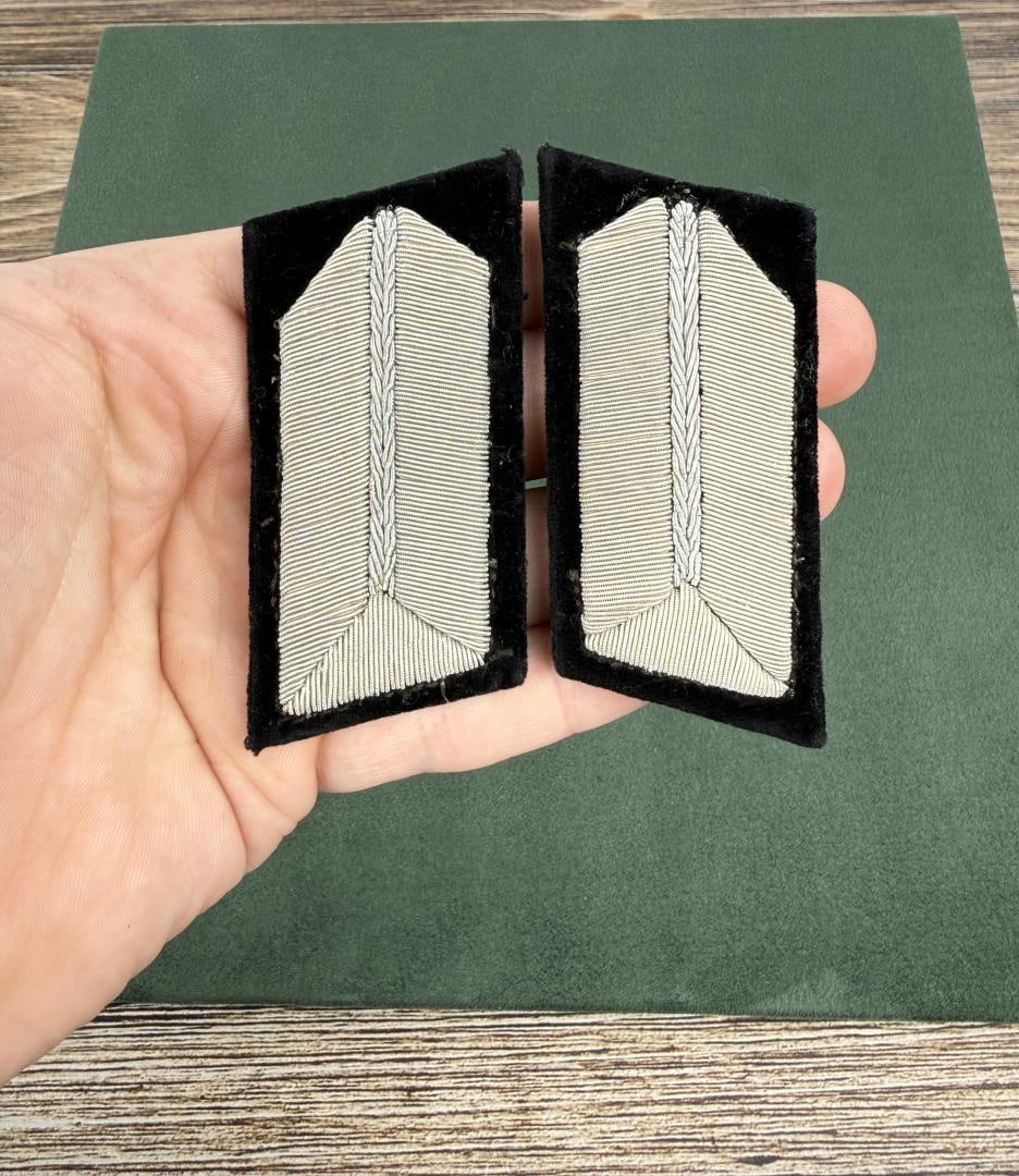 WW2 German RAD NCO Collar Tabs: Unterfeldmeister, sub field master. 1942-44 manufacturer's variation. Nice original set.