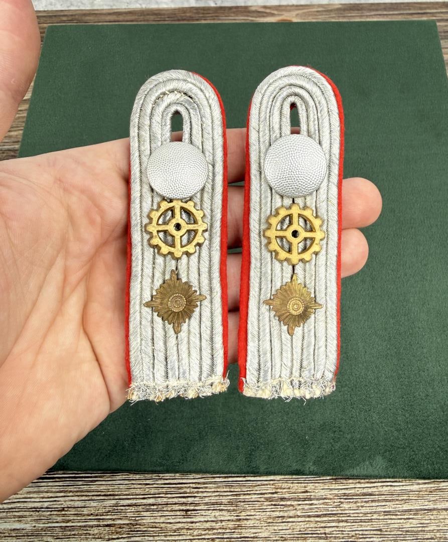 WW2 German Heer Artillery Engineer Shoulder Boards (1 of 3)