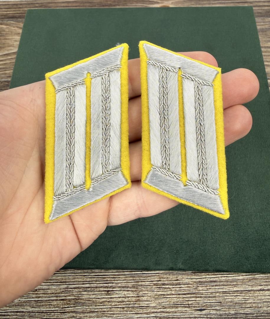 WW2 German Heer Signal Officer Collar Tabs: Nice original set.