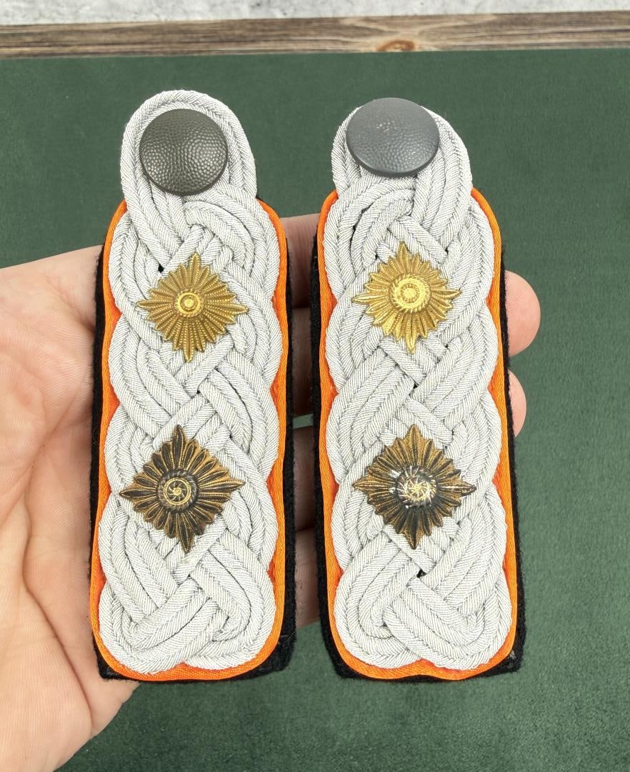 WW2 German SS Recon Shoulder Boards (1 of 3)